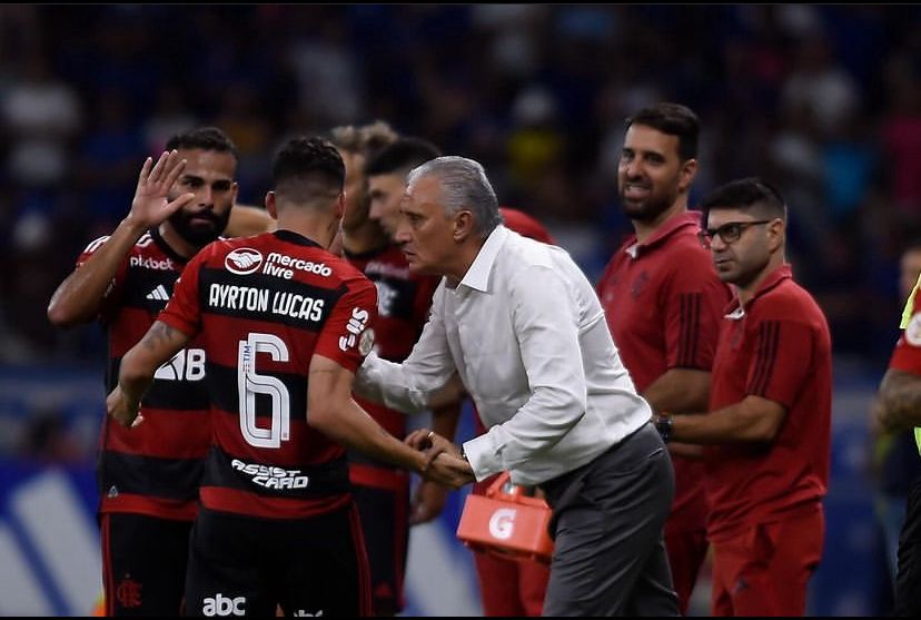 TITE ENALTECE A EQUIPE DO FLAMENGO APÓS VITÓRIA EM SUA ESTREIA COMO TREINADOR